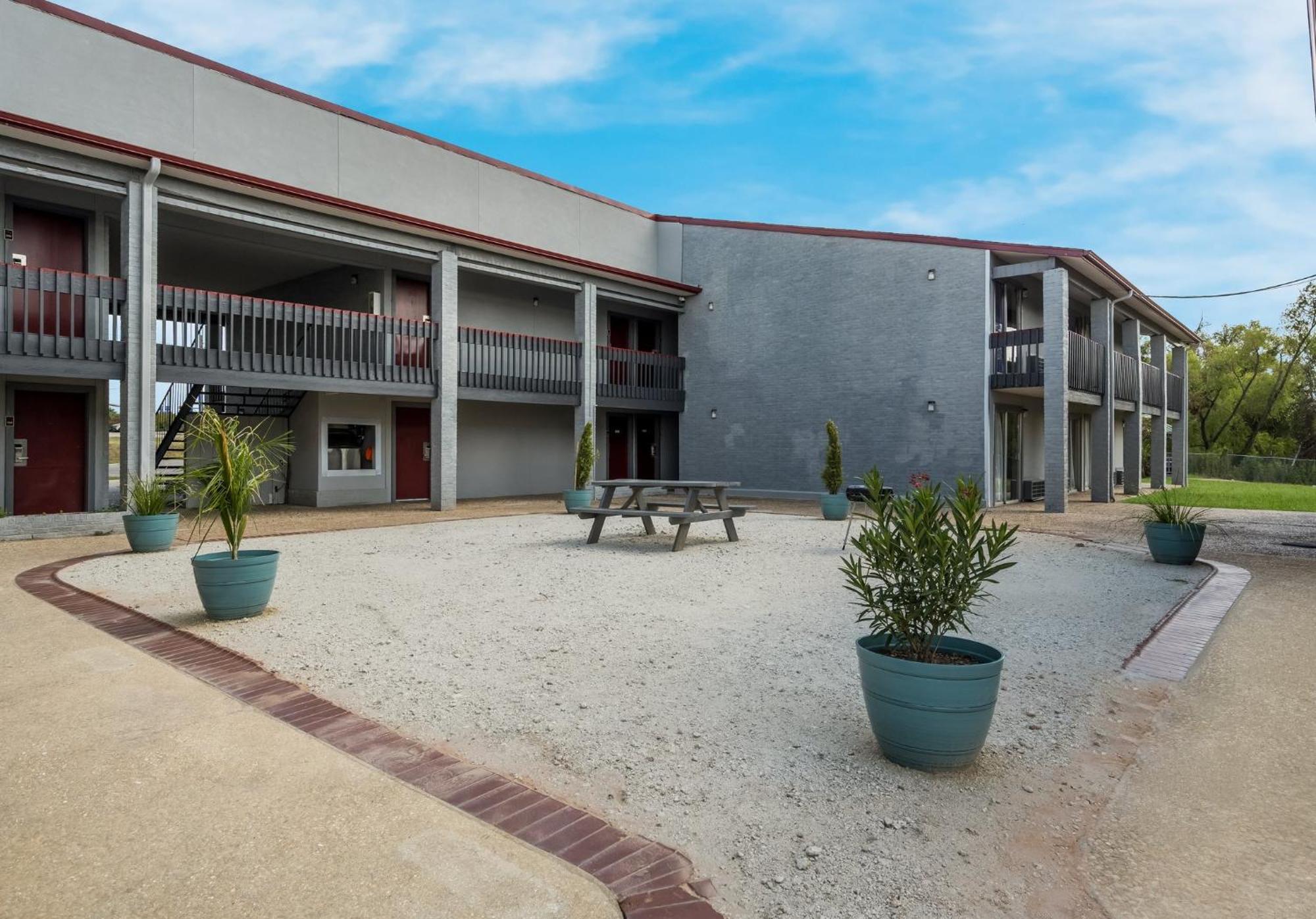 Red Roof Inn 매디슨빌 외부 사진